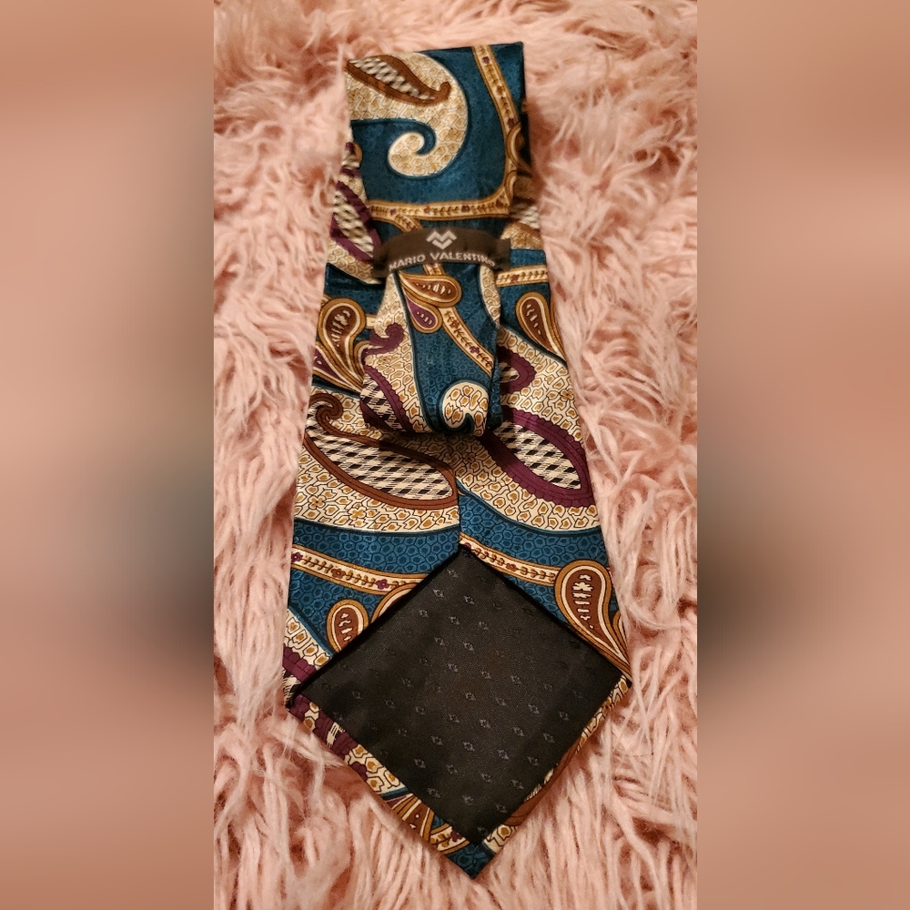 Mario Valentino, 100% Itallian Silk Tie